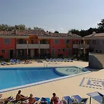 Village Escape With Garden And Fireplace *