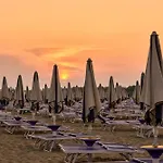 Lägenhet Village Escape With Garden And Fireplace