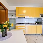 Апартаменты Village Escape With Garden And Fireplace