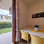 Апартаменты Village Escape With Garden And Fireplace Бибионе