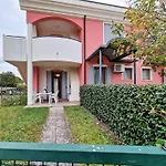 公寓 Village Escape With Garden And Fireplace 比比翁