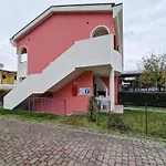 公寓 Village Escape With Garden And Fireplace 比比翁