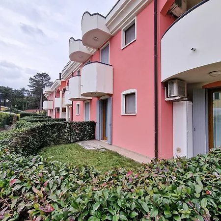 Apartamento Village Escape With Garden