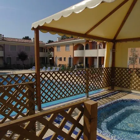 Apartamento Village Escape With Garden *