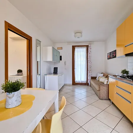 Village Escape With Garden Appartement