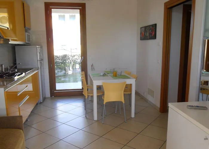 Village Escape With Garden And Fireplace Apartment *