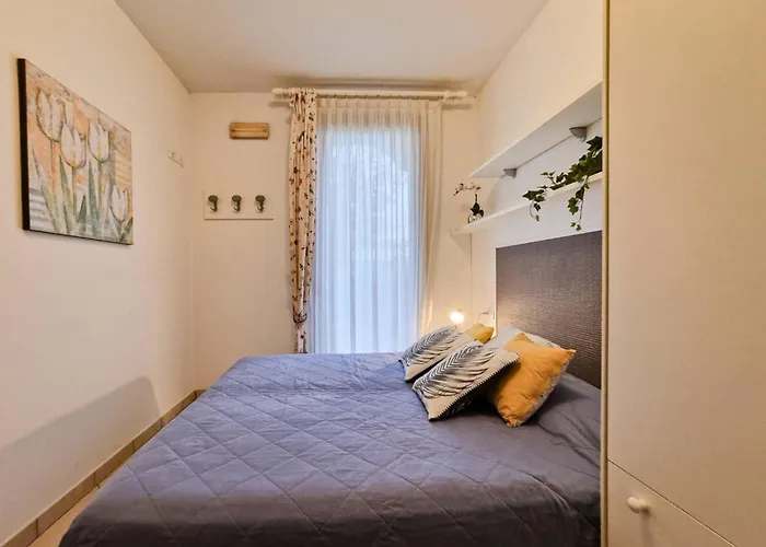 Village Escape With Garden And Fireplace Bibione